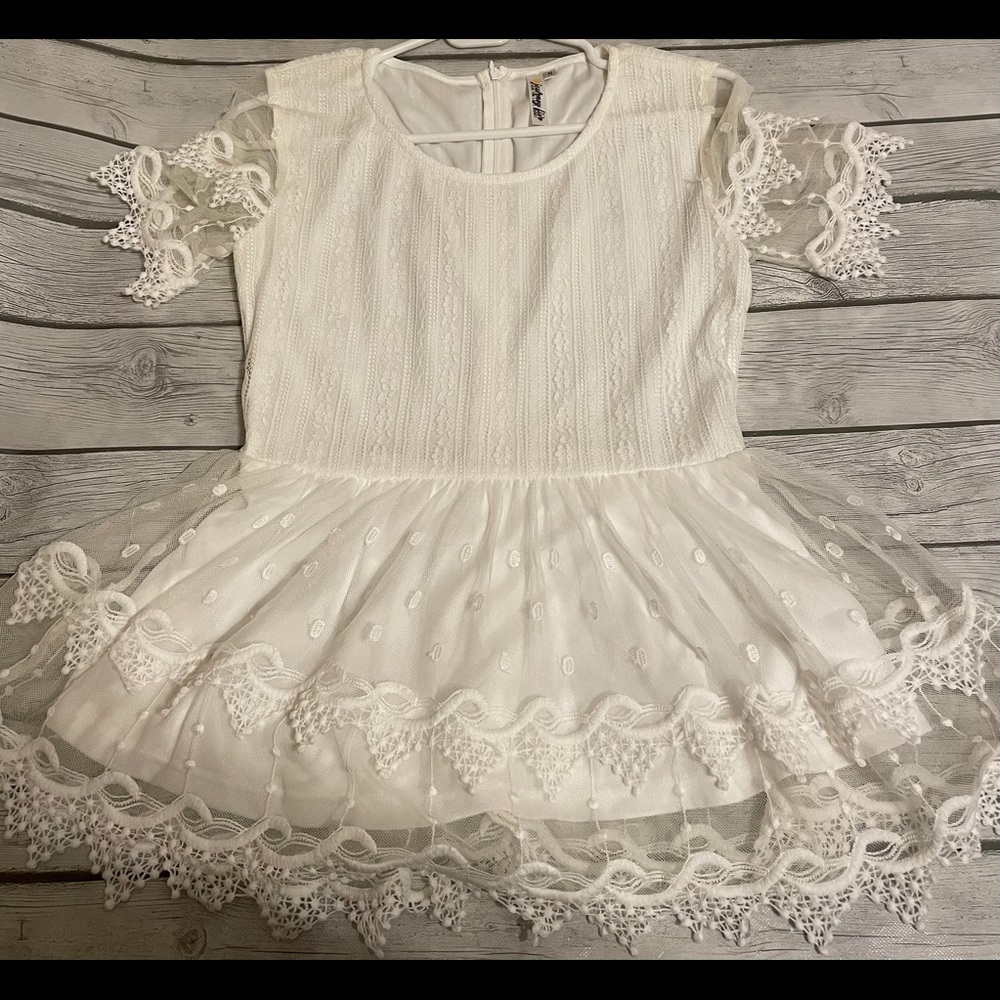 Women’s size M lace blouse
